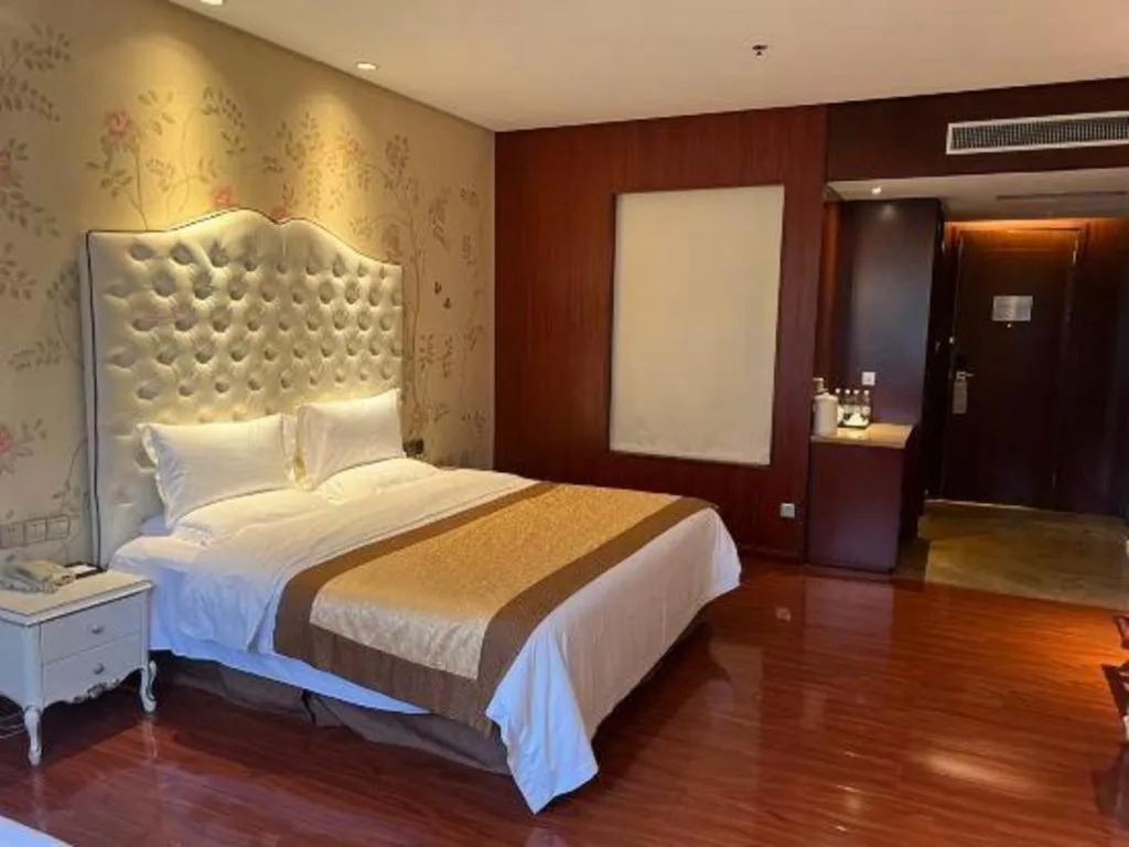 Bed in Yangzhou Hentique Huijin Resort Hotel