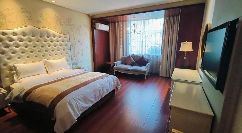 Bed in Yangzhou Hentique Huijin Resort Hotel