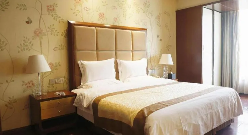 Bed in Yangzhou Hentique Huijin Resort Hotel