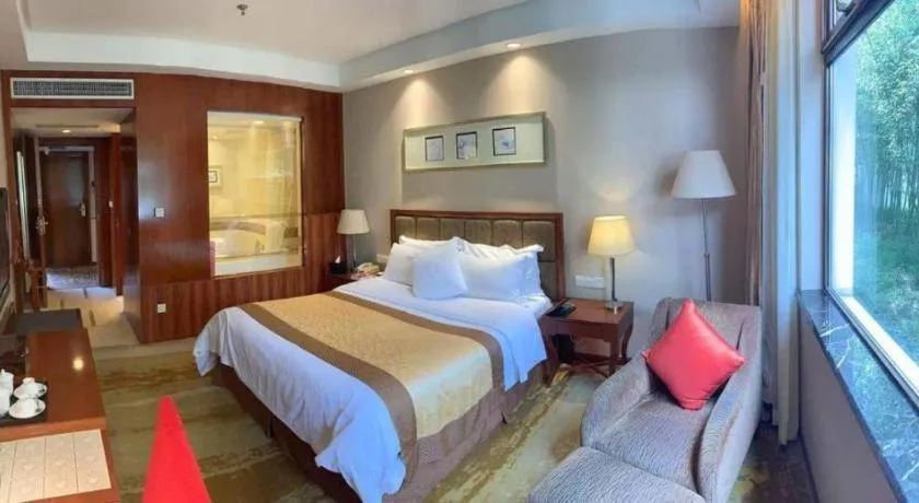 Bed in Yangzhou Hentique Huijin Resort Hotel