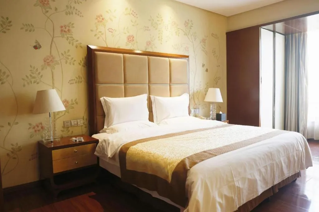 Bed in Yangzhou Hentique Huijin Resort Hotel