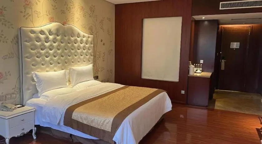 Bed in Yangzhou Hentique Huijin Resort Hotel