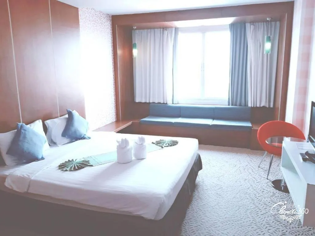 Bed in V-One Hotel Korat