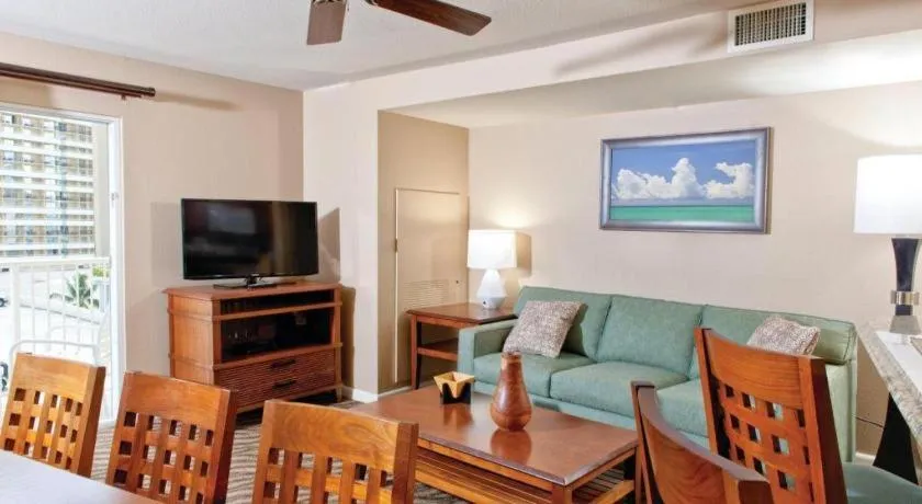 Wyndham Waikiki Beach Walk