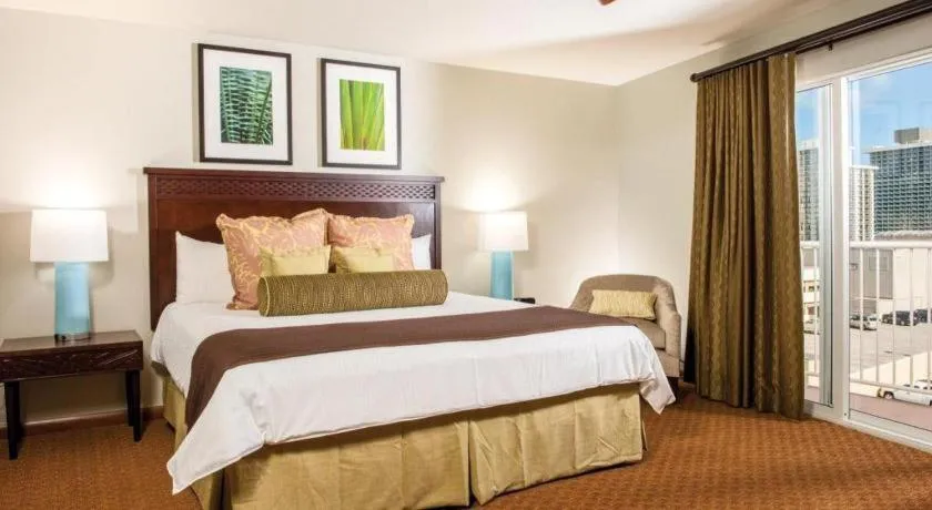 Bed in Wyndham Waikiki Beach Walk