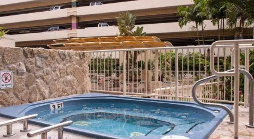 Wyndham Waikiki Beach Walk