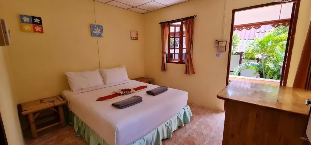 Bed in Phangan Cabana Resort