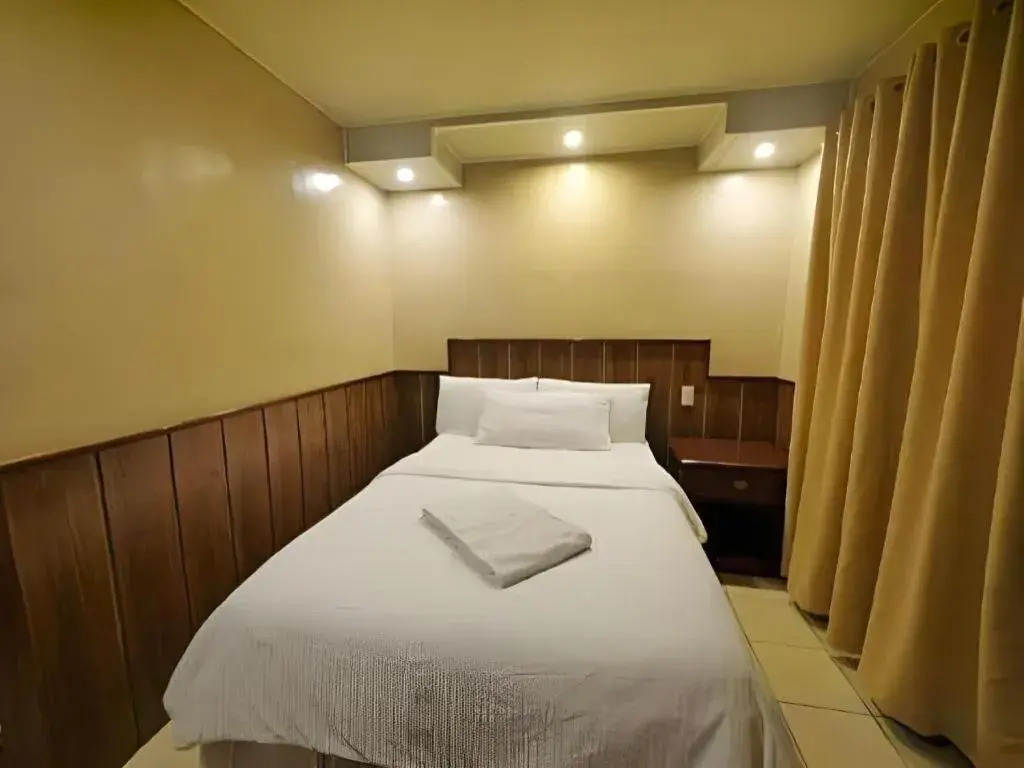 Bed in Mountain Lodge Hotel and Restaurant Bed in Mountain Lodge Hotel and Restaurant