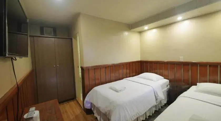 Bed in Mountain Lodge Hotel and Restaurant Bed in Mountain Lodge Hotel and Restaurant