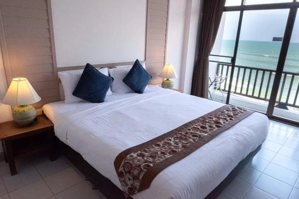 Bed in Sea Memories White Sand Beach Hotel