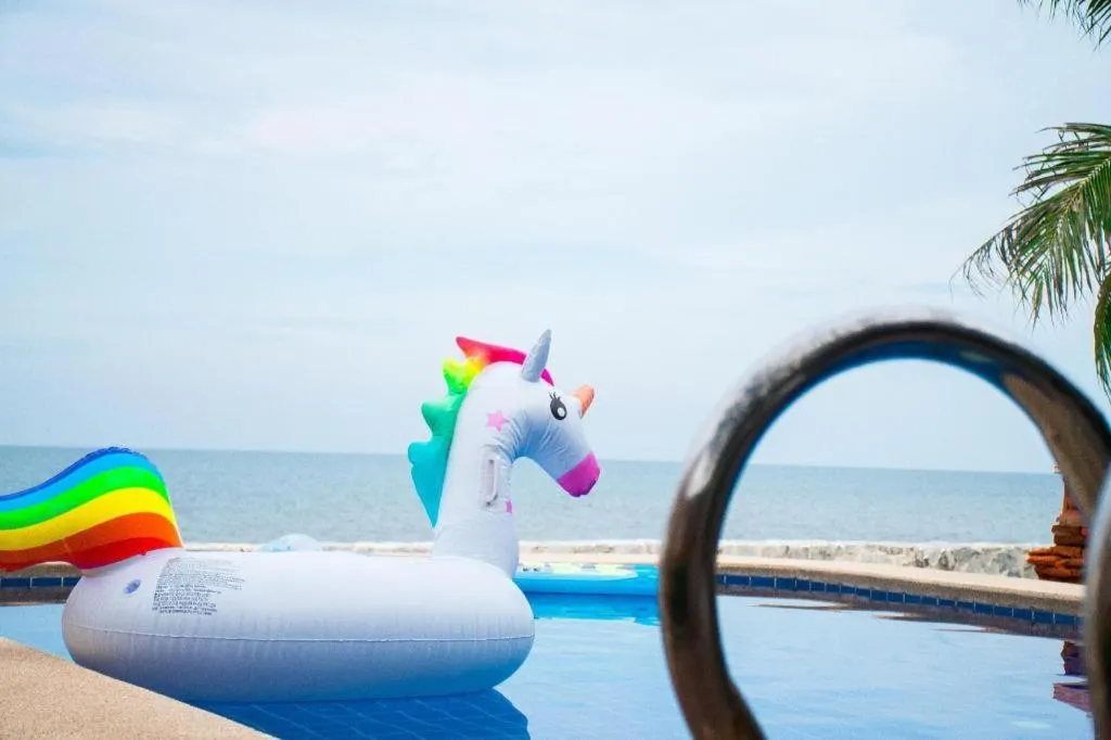 Sea Memories White Sand Beach Hotel