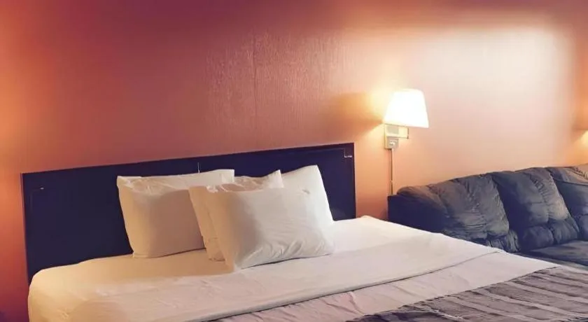 Bed in Americas Best Value Inn & Suites Macon at Sunset Dr