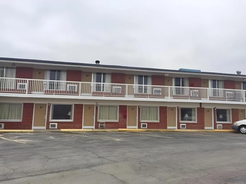 Americas Best Value Inn & Suites Macon at Sunset Dr