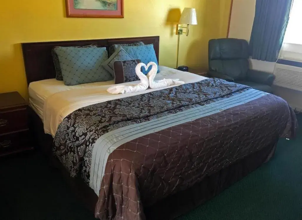 Bed in Americas Best Value Inn & Suites Macon at Sunset Dr Bed in Americas Best Value Inn & Suites Macon at Sunset Dr