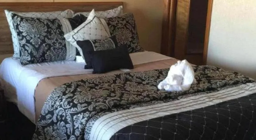 Bed in Americas Best Value Inn & Suites Macon at Sunset Dr