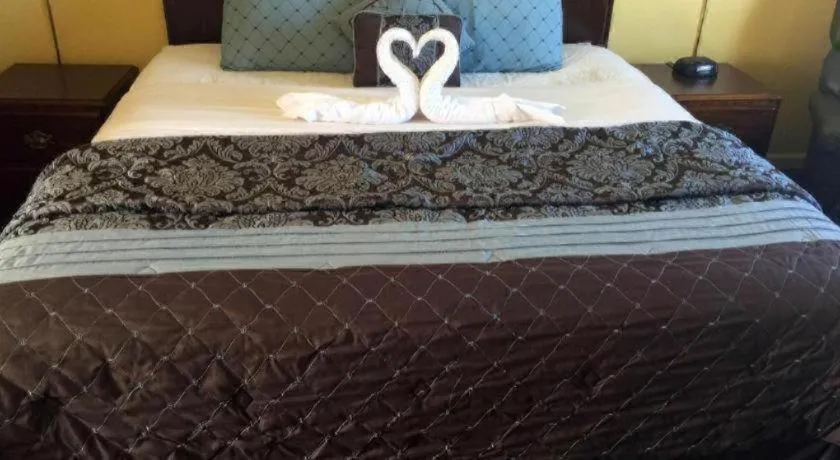 Bed in Americas Best Value Inn & Suites Macon at Sunset Dr