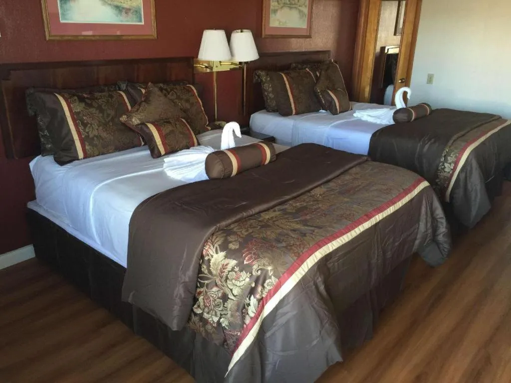 Bed in Americas Best Value Inn & Suites Macon at Sunset Dr