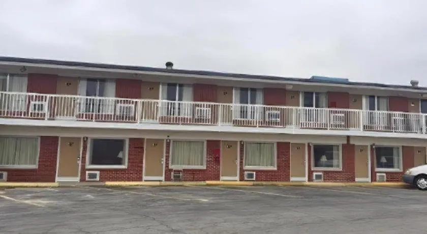 Americas Best Value Inn & Suites Macon at Sunset Dr