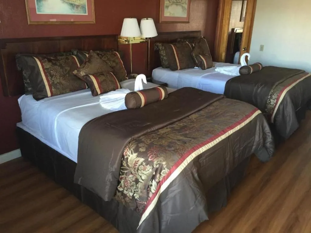 Bed in Americas Best Value Inn & Suites Macon at Sunset Dr