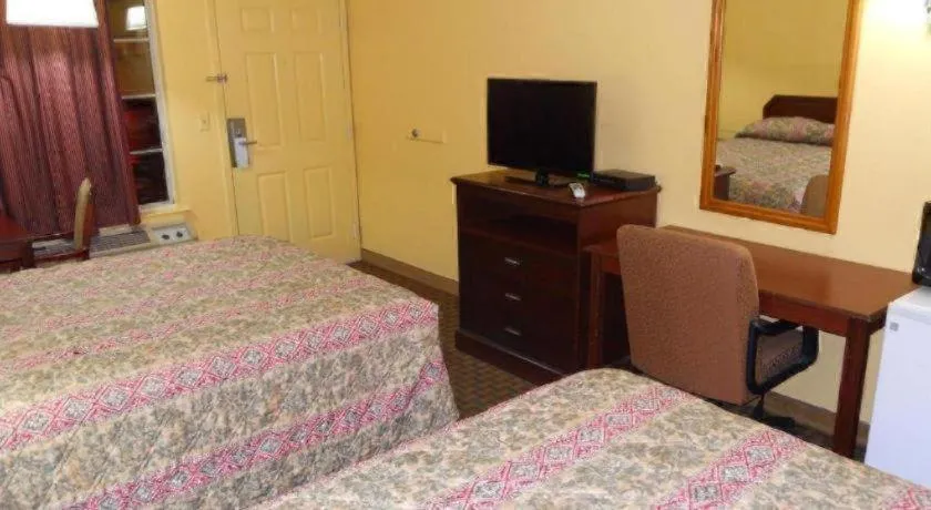 Bed in America's Best Inn - Beaufort