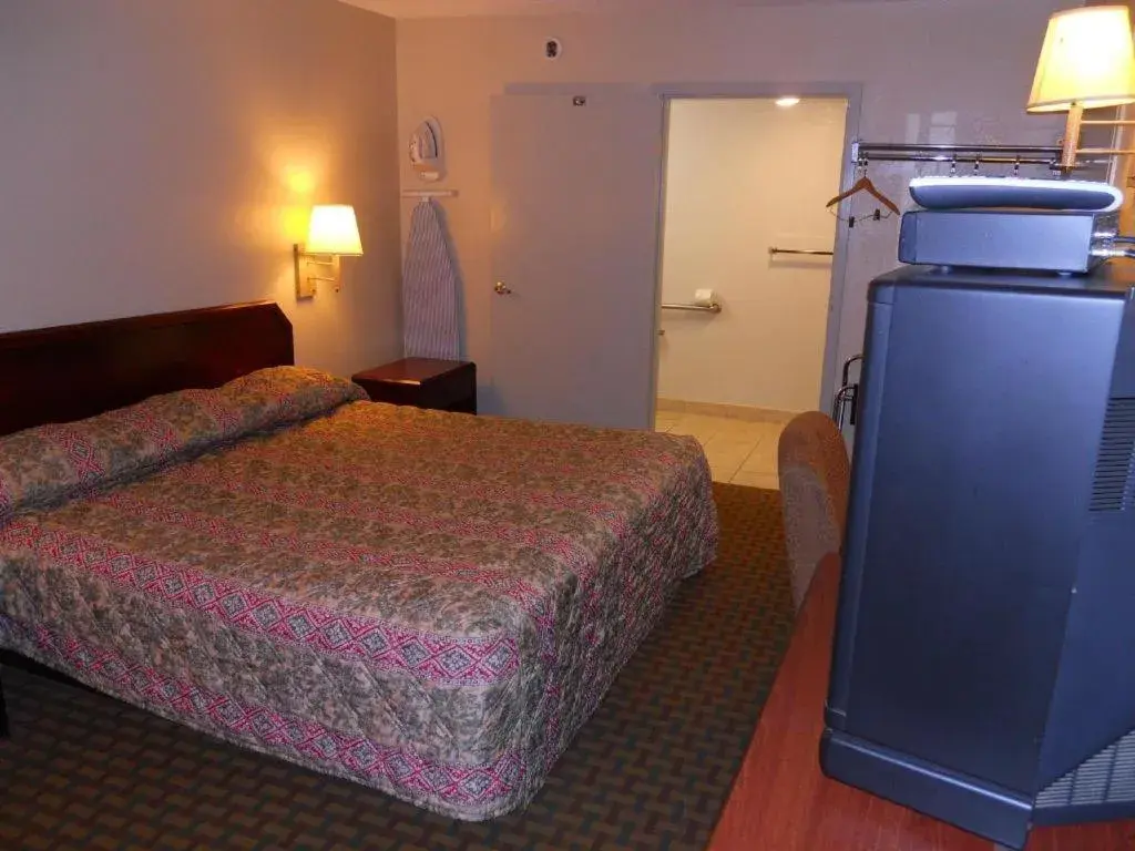 Bed in America's Best Inn - Beaufort Bed in America's Best Inn - Beaufort