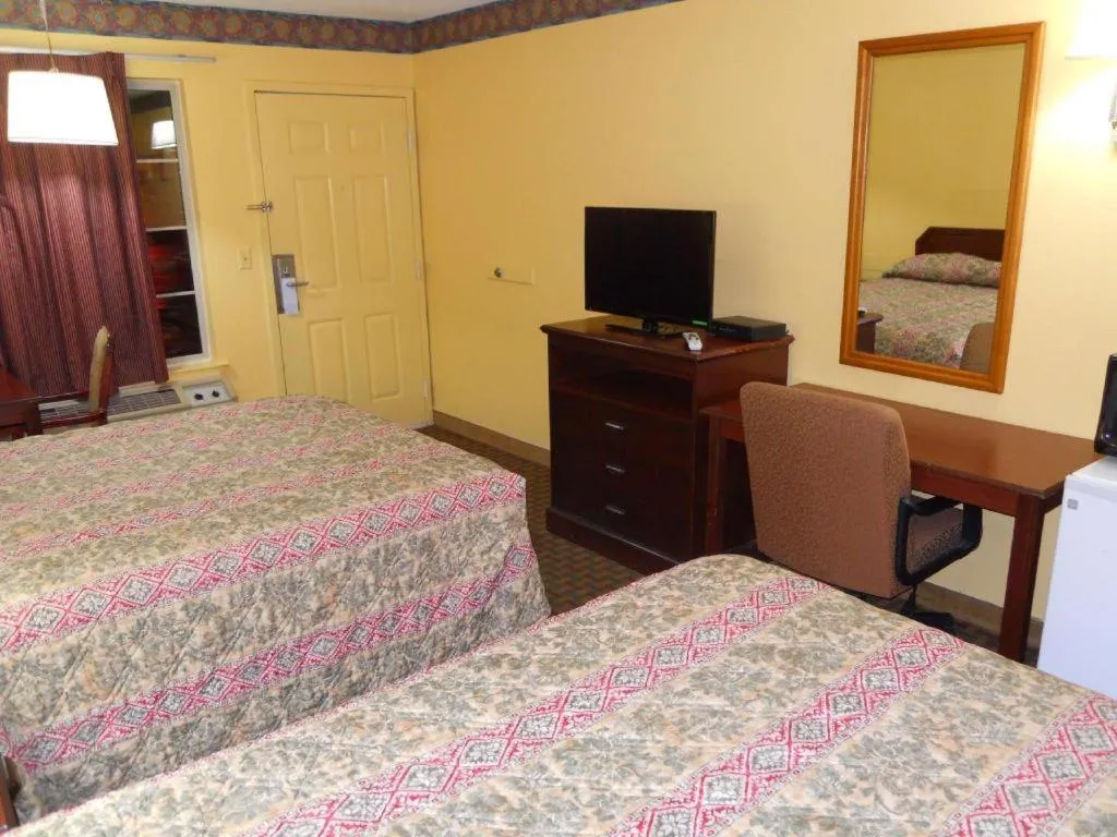 Bed in America's Best Inn - Beaufort