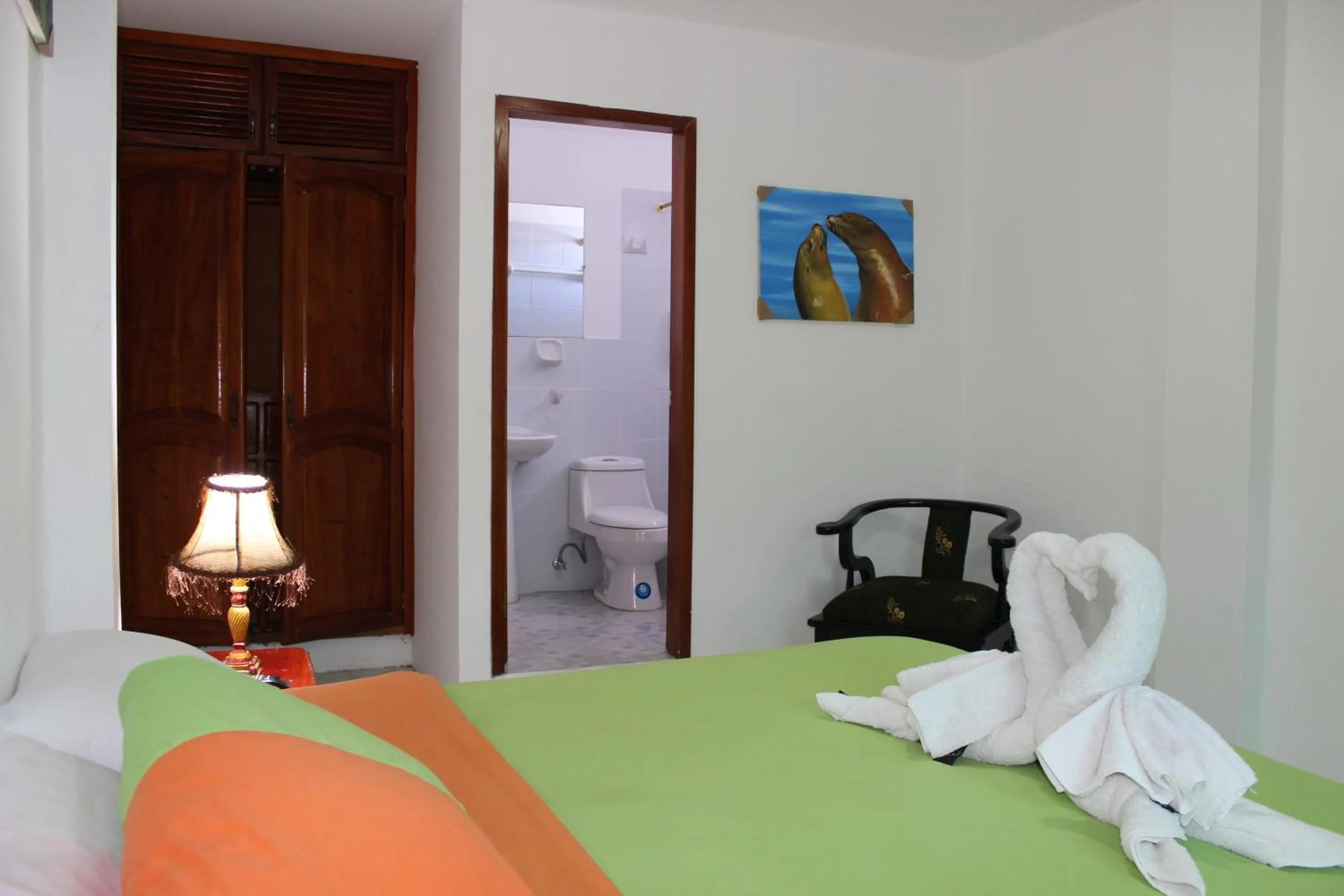 Bathroom, Bed in The Island Home