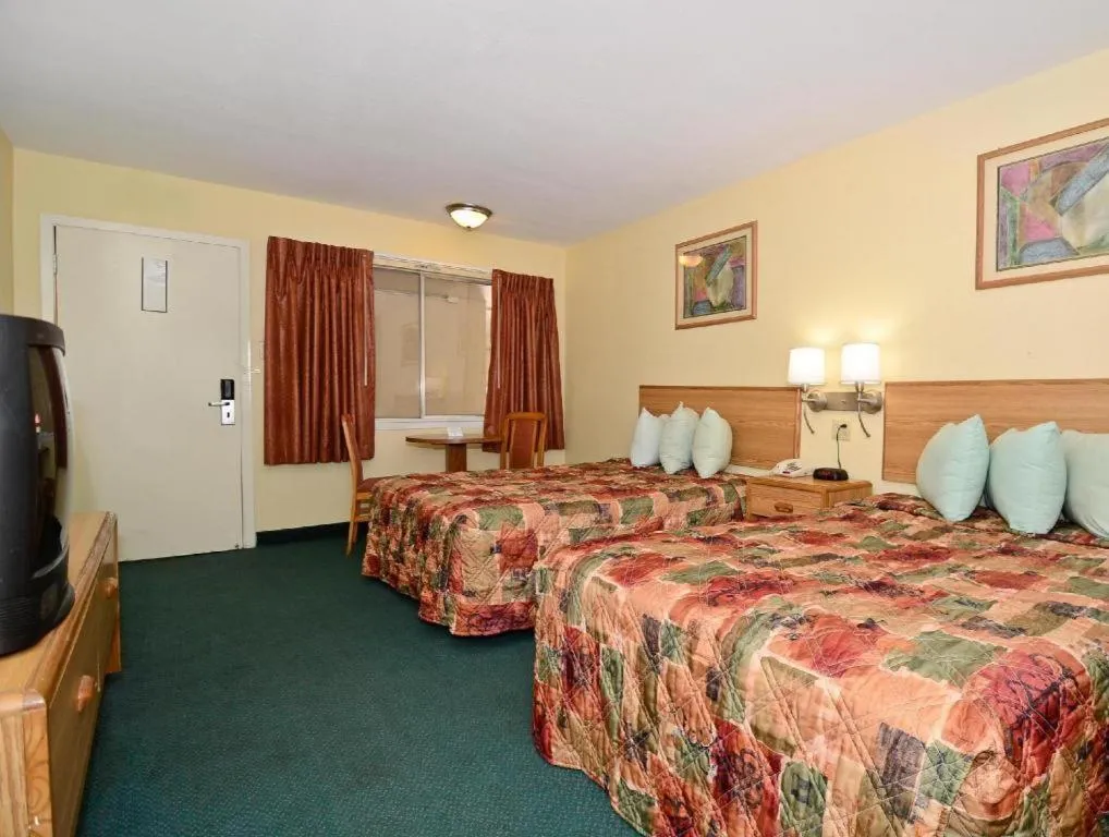 Bed in Americas Best Value Inn Alexandria