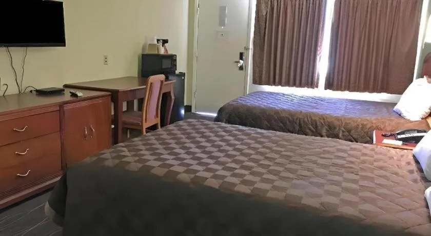 Bed in Americas Best Value Inn Alexandria