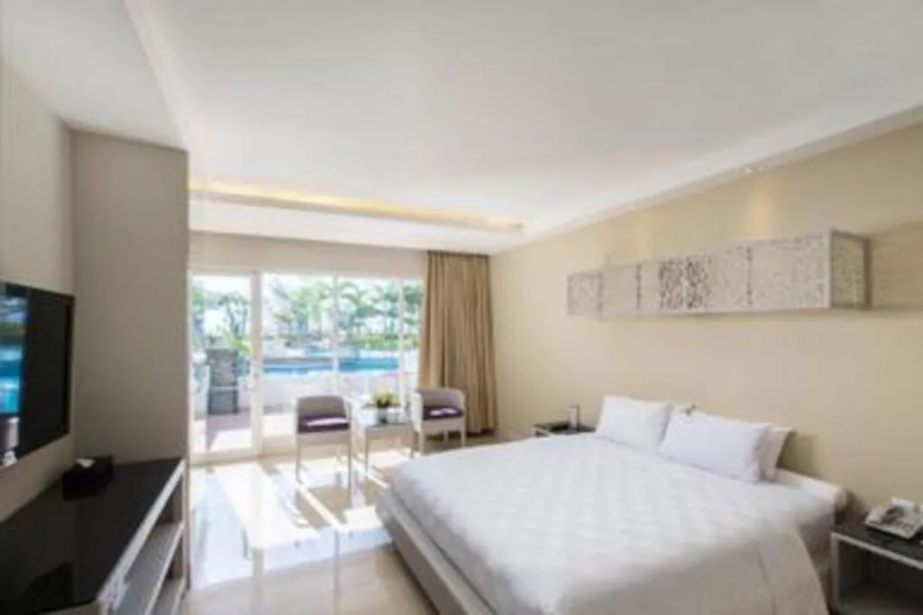 Bed in CLARO Makassar Hotel & Convention