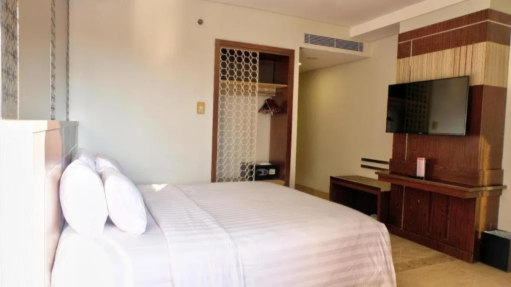 Bed in CLARO Makassar Hotel & Convention