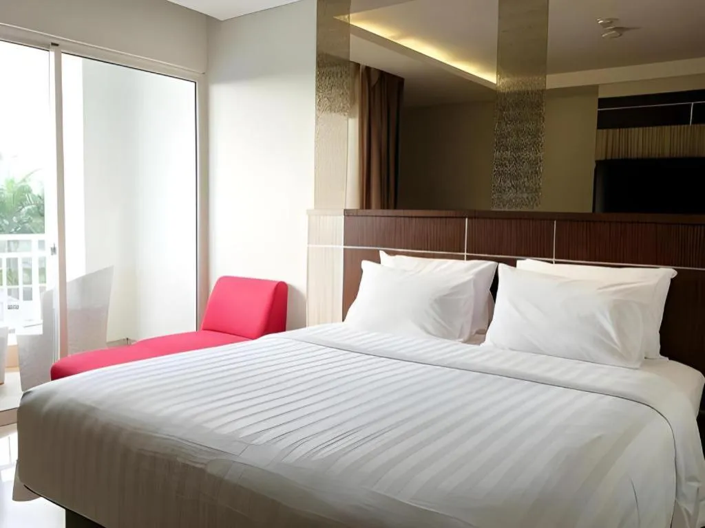 Bed in CLARO Makassar Hotel & Convention