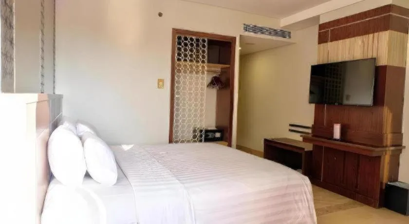 Bed in CLARO Makassar Hotel & Convention