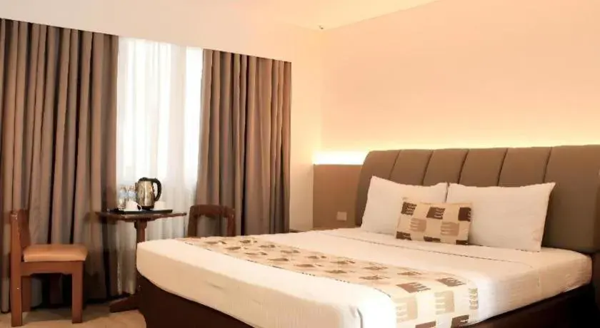 Bed in Las Palmas Hotel de Manila Bed in Las Palmas Hotel de Manila