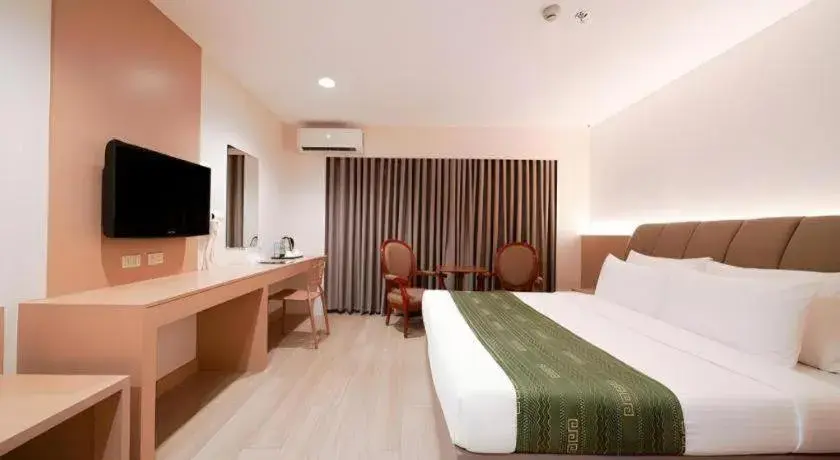 Bed in Las Palmas Hotel de Manila Bed in Las Palmas Hotel de Manila