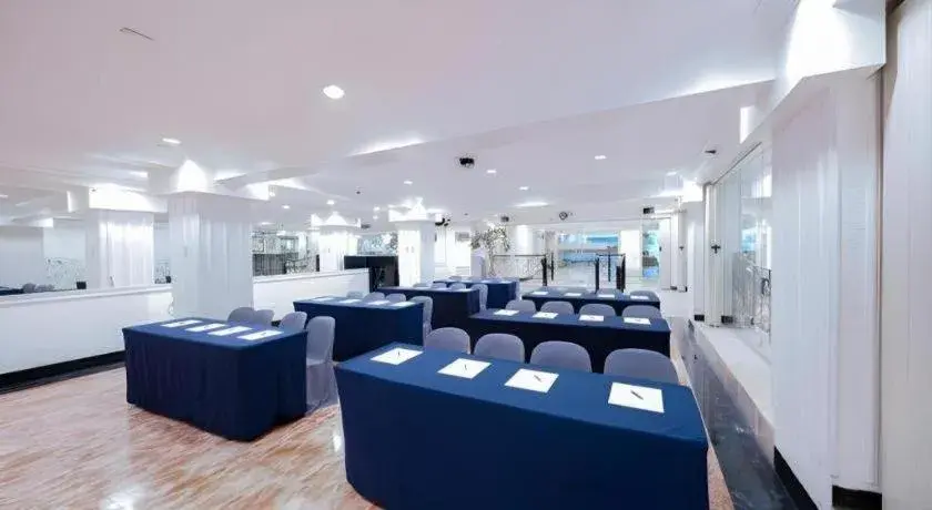 Las Palmas Hotel de Manila Las Palmas Hotel de Manila