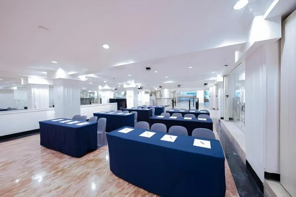 Las Palmas Hotel de Manila Las Palmas Hotel de Manila