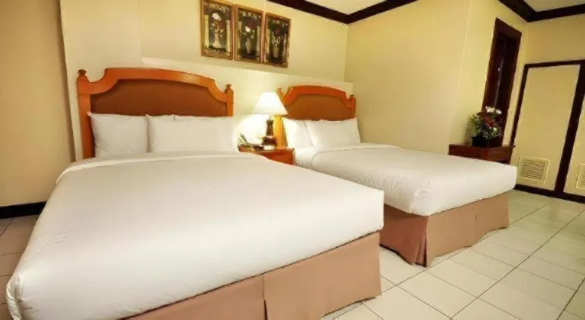 Bed in Las Palmas Hotel de Manila