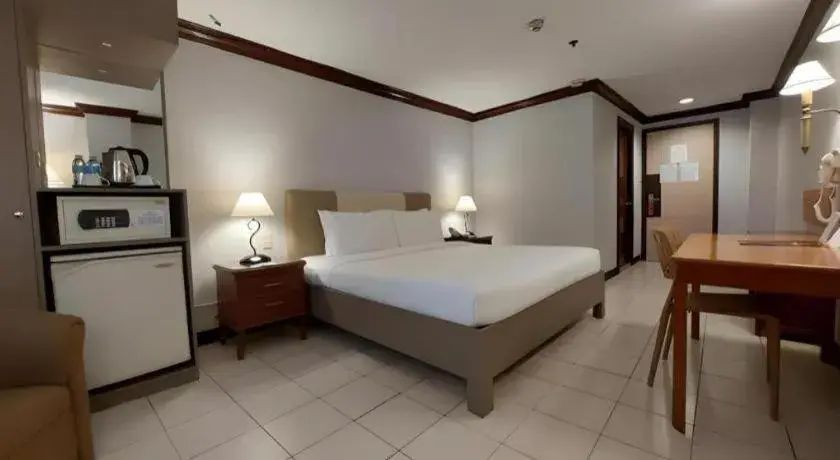 Bed in Las Palmas Hotel de Manila Bed in Las Palmas Hotel de Manila