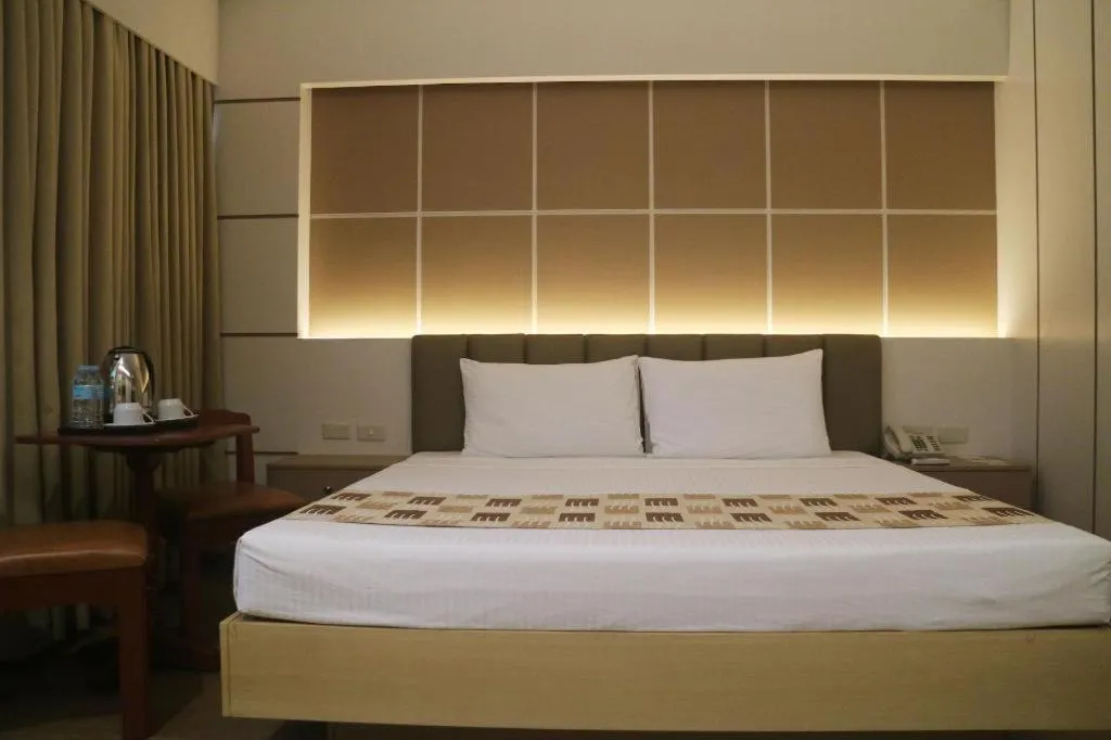 Bed in Las Palmas Hotel de Manila