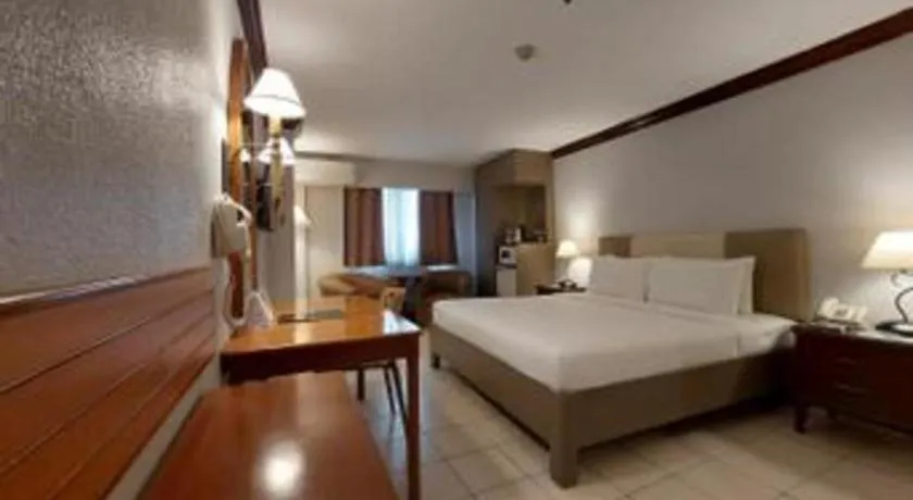 Bed in Las Palmas Hotel de Manila