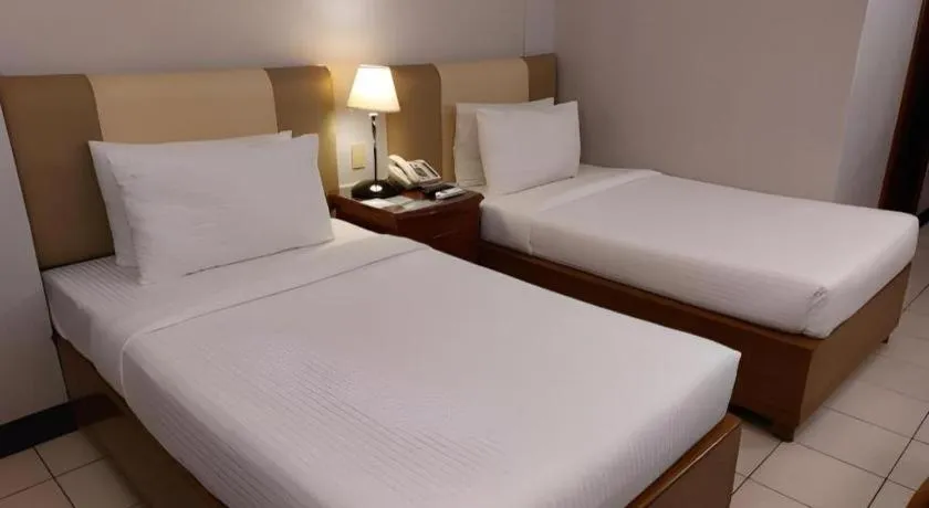 Bed in Las Palmas Hotel de Manila