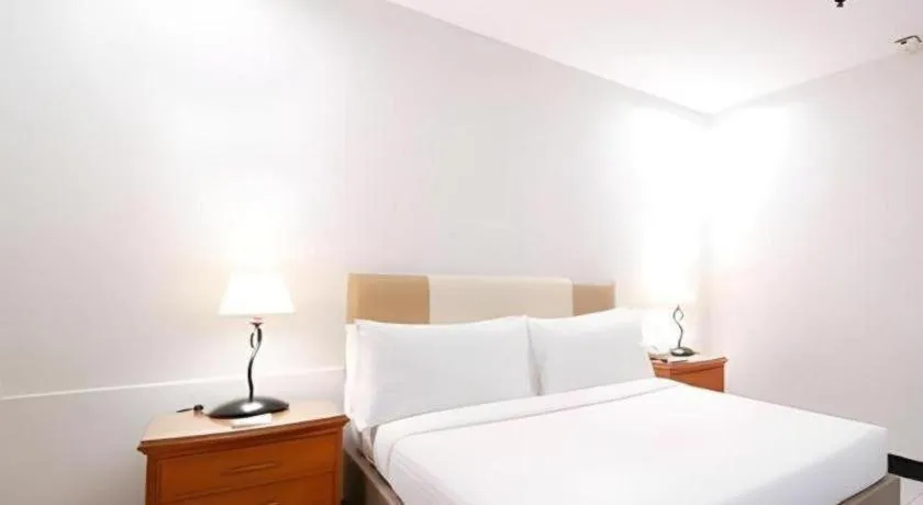 Bed in Las Palmas Hotel de Manila