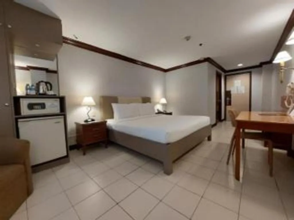 Bed in Las Palmas Hotel de Manila