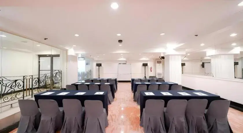 Las Palmas Hotel de Manila Las Palmas Hotel de Manila