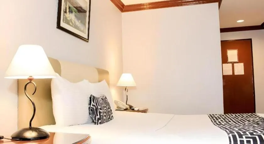 Bed in Las Palmas Hotel de Manila