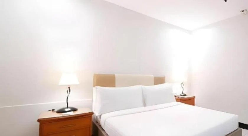 Bed in Las Palmas Hotel de Manila