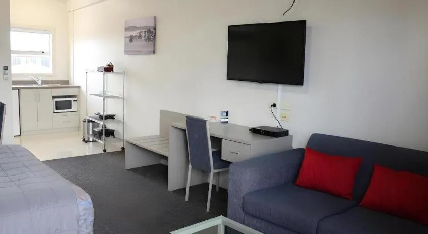 Bed in Hawera Central Motor Lodge