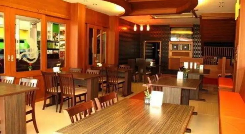 Triple Rund Place Hotel