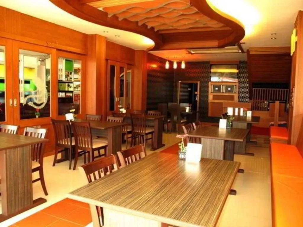 Triple Rund Place Hotel